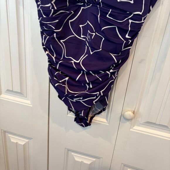 Trimshaper One Piece Swimsuit Size 16 - Picture 4 of 8